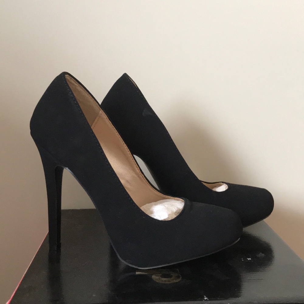 Heels - Picture 2 of 5